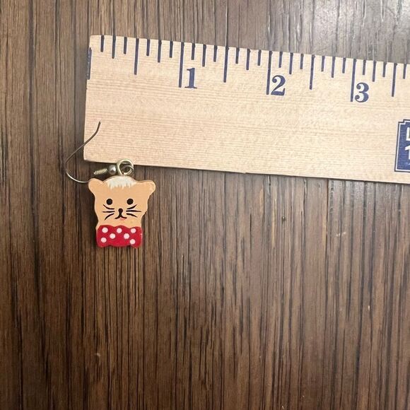 Retro Cat w bow tie dangle wood earrings. - Picture 4 of 5